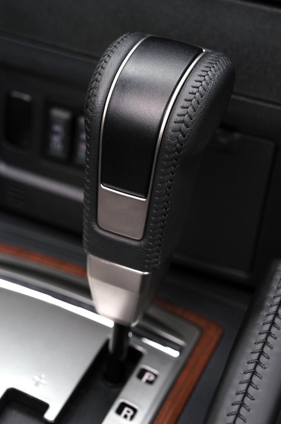  Mitsubishi Shogun Black 2012 года  (UK) (фото 10 из 85)